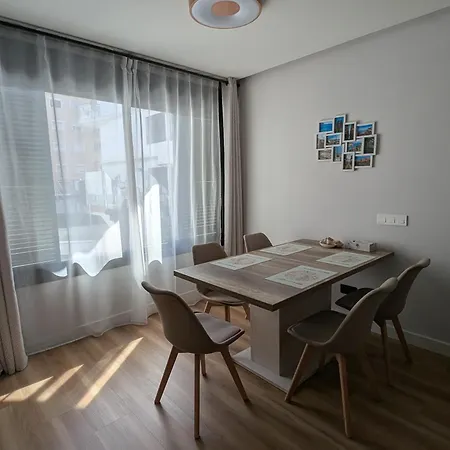 New By The Sea 5518 아파트